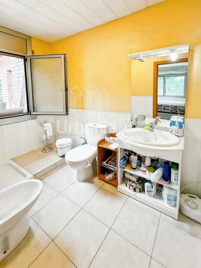 Badezimmer von Haus oder Chalet zum Verkauf in L'Ametlla del Vallès mit Heizung und Schwimmbad