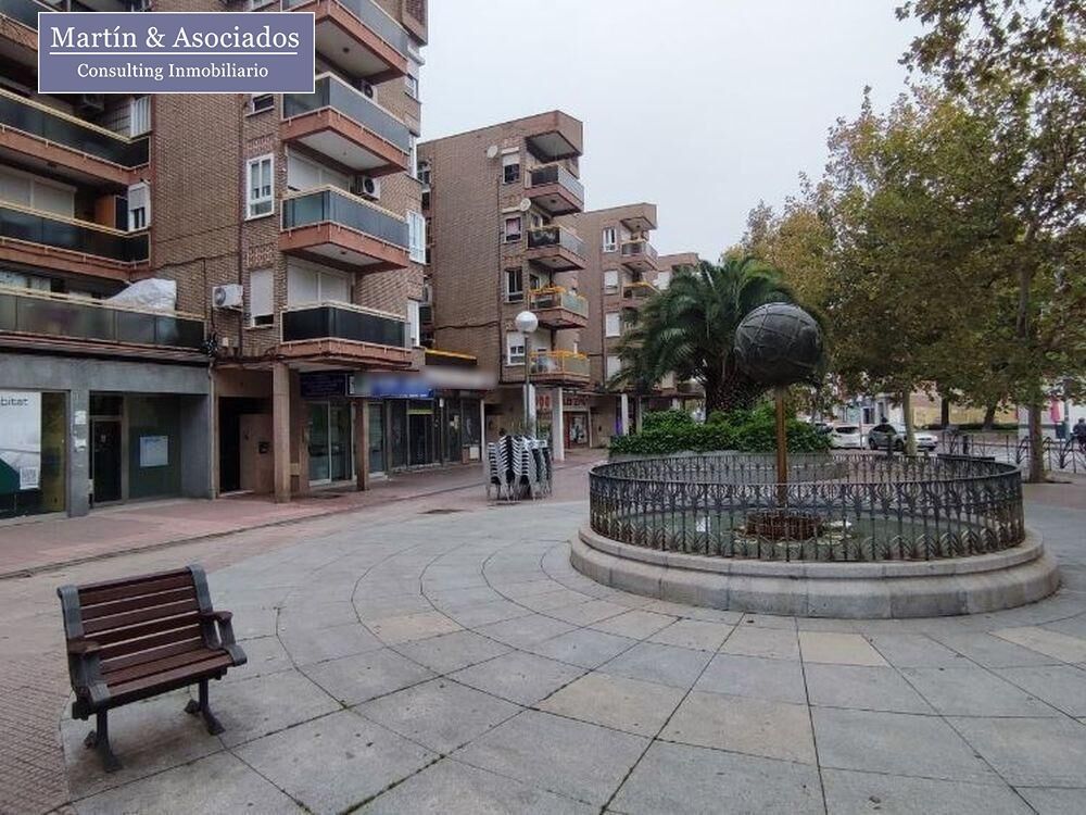 Vista exterior de Local en venda en Leganés