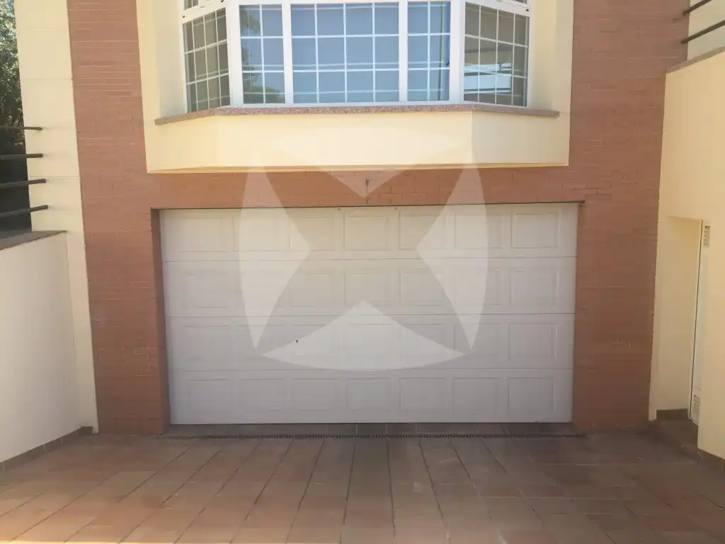 Aparcament de Casa o xalet en venda en Badajoz amb Aire condicionat, Calefacció i Jardí privat
