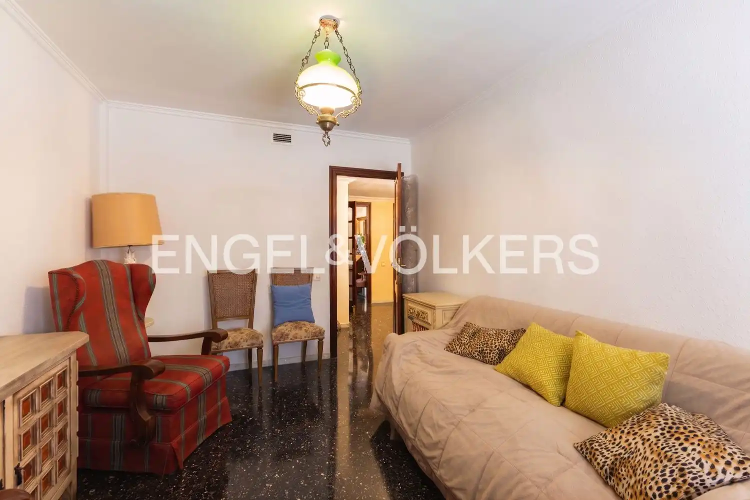 Flat for sale in Valencia  with Air Conditioner, Heating and Balcony