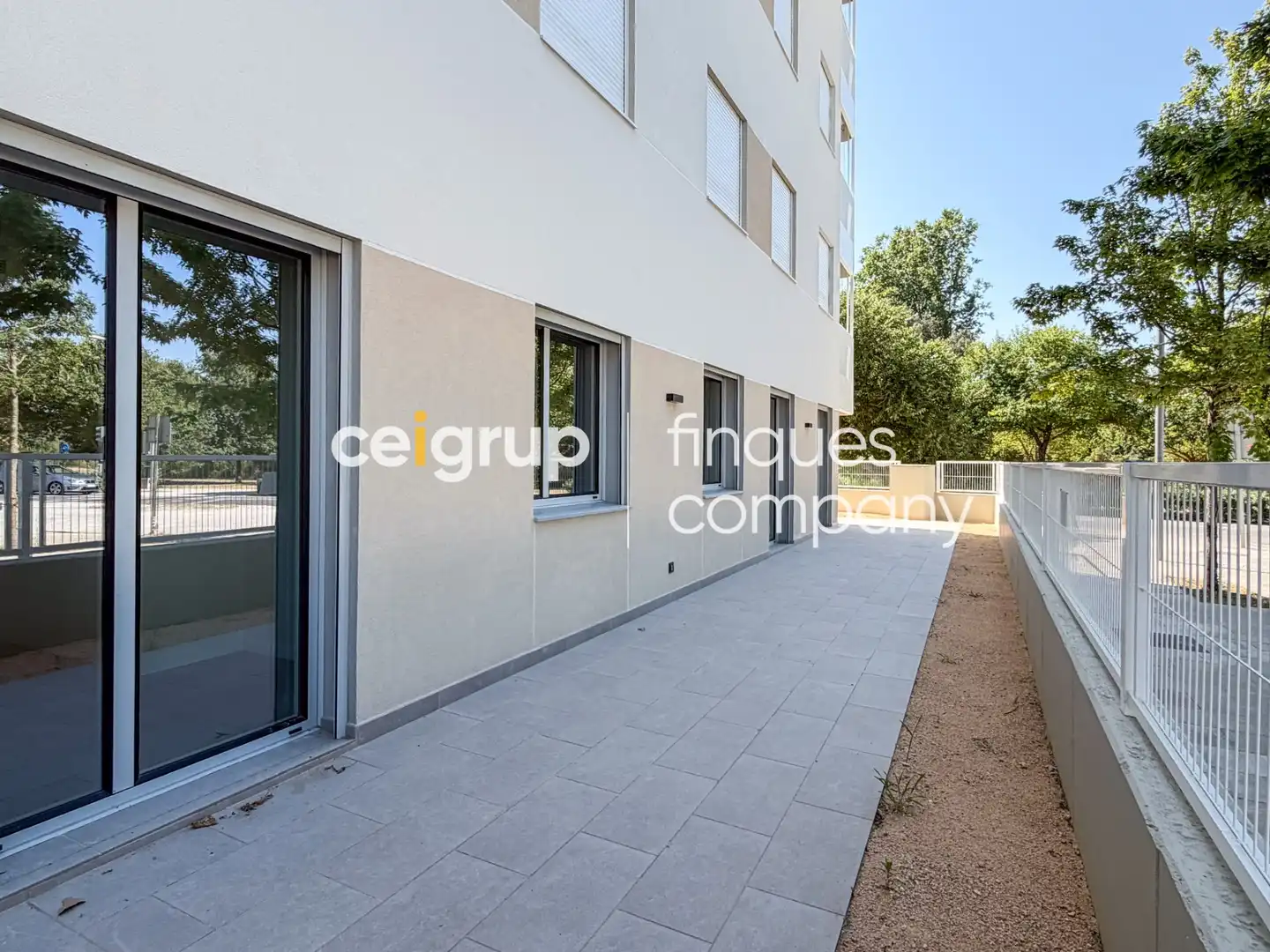 Vista exterior de Planta baixa en venda en Girona amb Calefacció, Terrassa i Traster