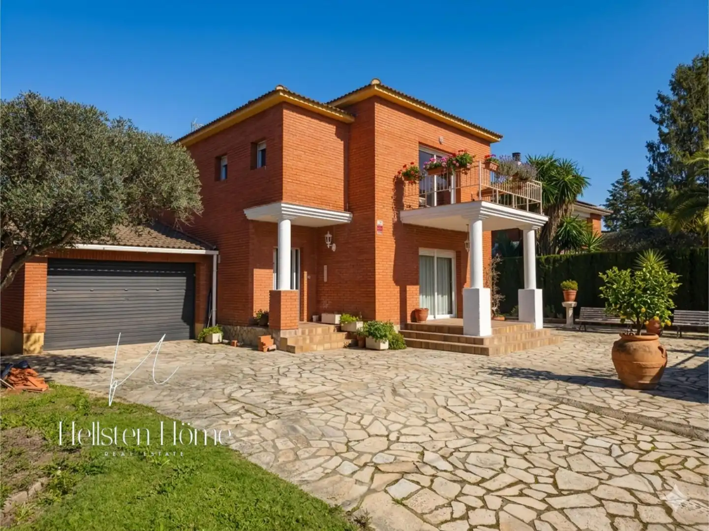 Villa con piscina in vendita a Pallejà