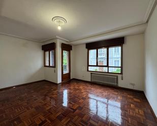 Sala d'estar de Casa o xalet en venda en Noreña amb Calefacció, Terrassa i Balcó