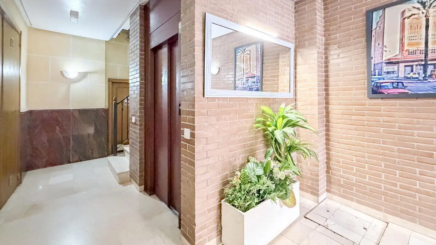 Maisonette zum Verkauf in Santa Pola mit Klimaanlage, Terrasse und Möbliert