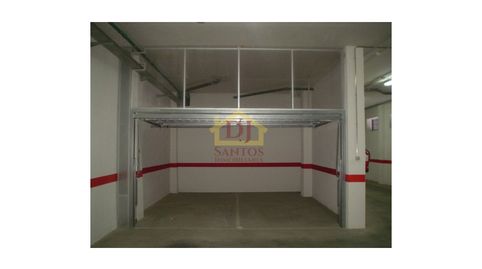 Foto 2 de Garaje en venta en Calle Arquitecto Repulles y Var, Pizarrales, Salamanca Capital