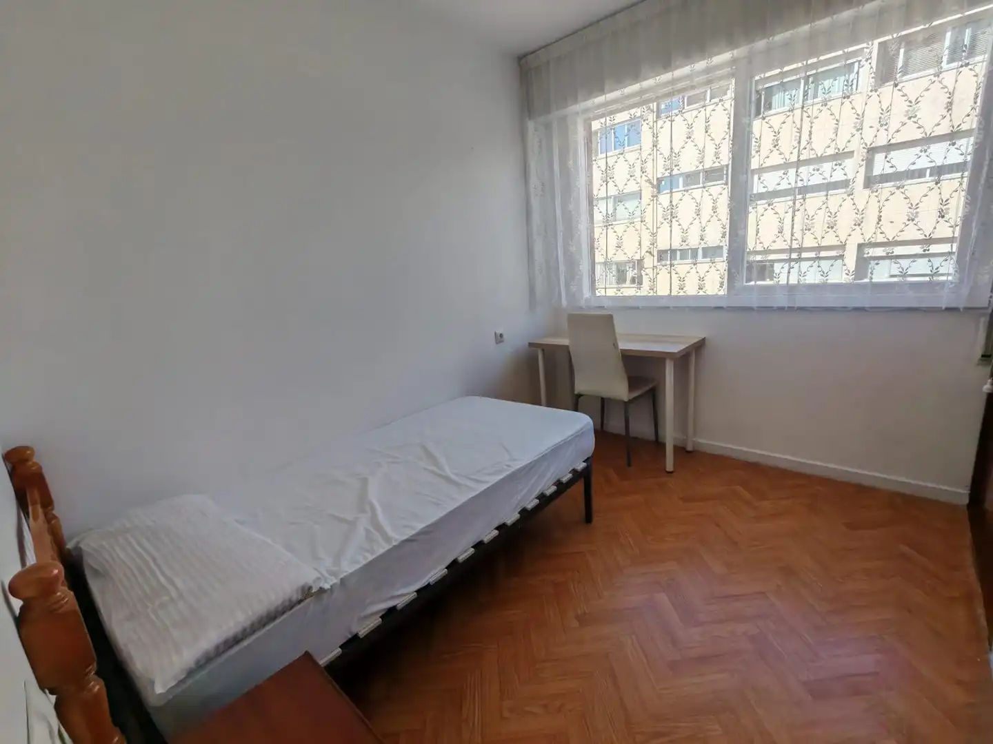 Bedroom of Flat for rent in Vigo   with Terrace, Furnished and Balcony