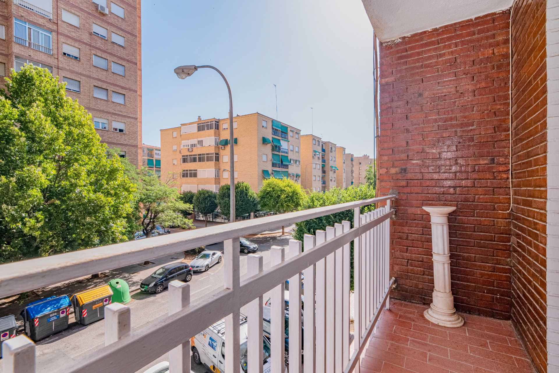 Vista exterior de Piso en venta en  Granada Capital con Balcón