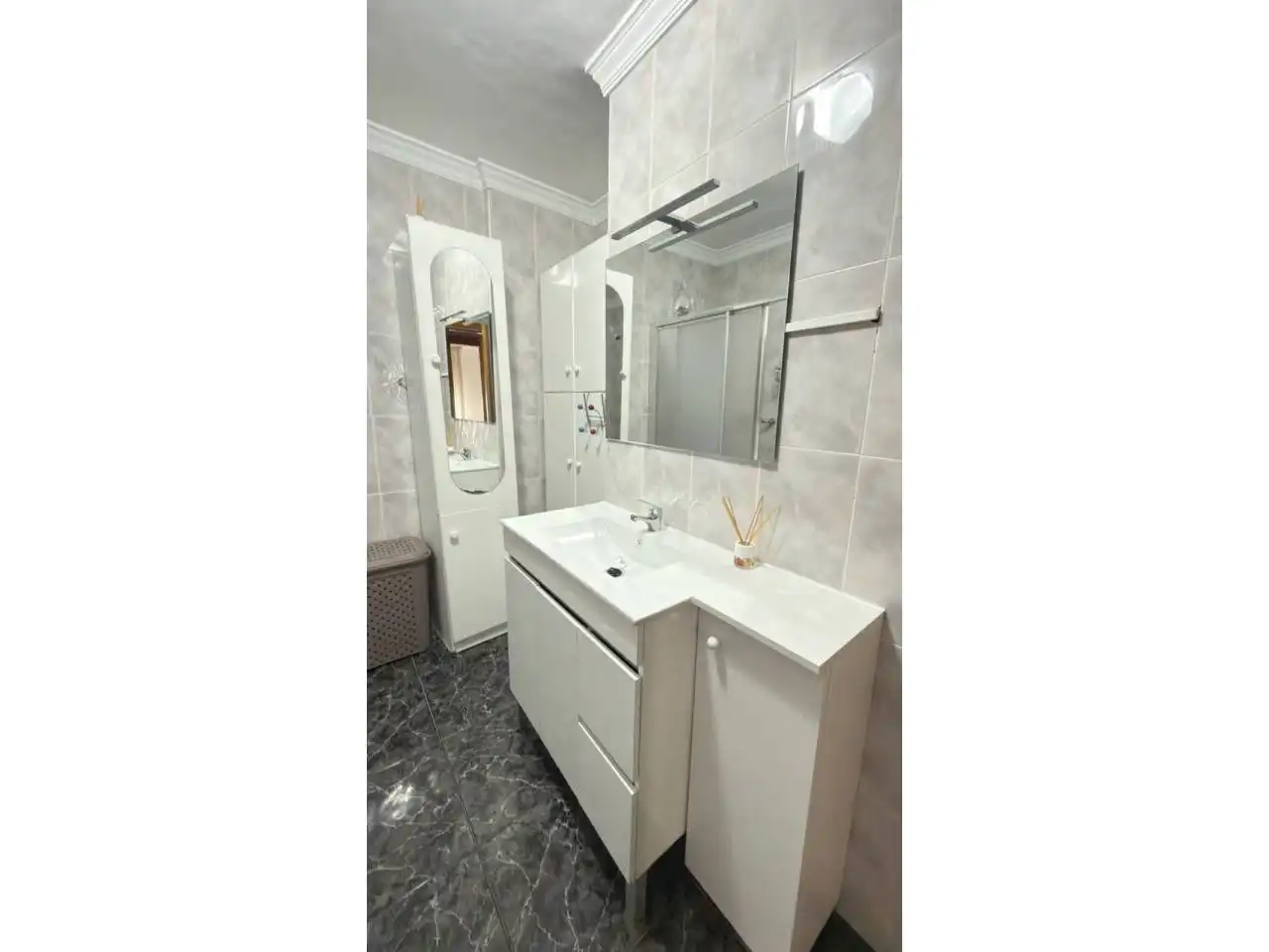 Baño de Piso en venta en Vélez-Málaga con Aire acondicionado, Terraza y Piscina comunitaria