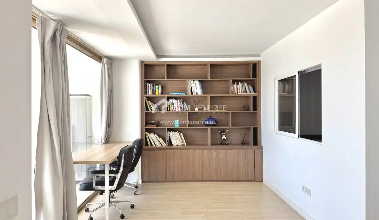 Piso en venta en Adeje con Terraza, Piscina y Amueblado