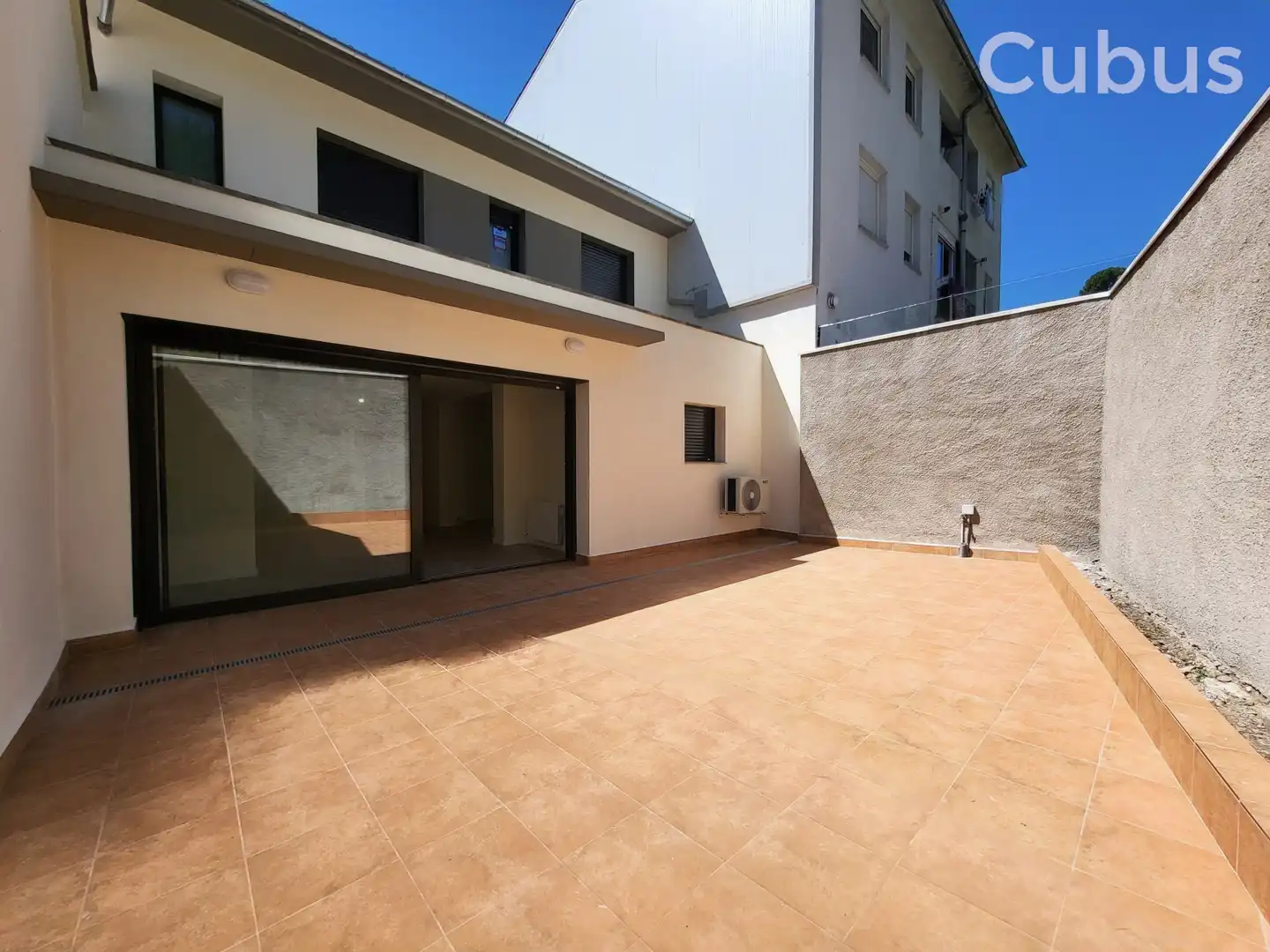 Terrassa de Casa adosada en venda en Olot amb Aire condicionat, Calefacció i Balcó