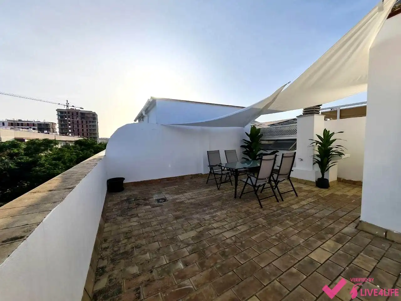 Terrasse von Maisonette zur Miete in Sevilla mit Klimaanlage, Terrasse und Möbliert