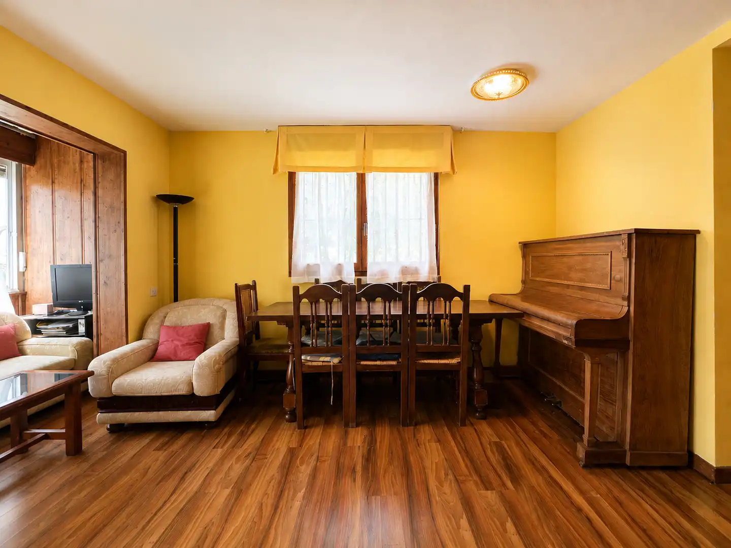 Terraced house with garden for sale in Calle Zarrazin 7, imagen 4