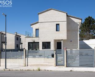 Exterior view of Single-family semi-detached for sale in Sanxenxo  with Private garden