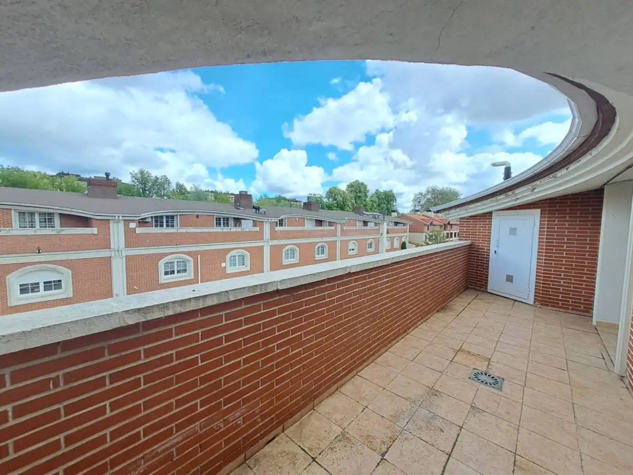 Terrassa de Casa adosada en venda en Burgos amb Calefacció, Jardí privat i Parquet