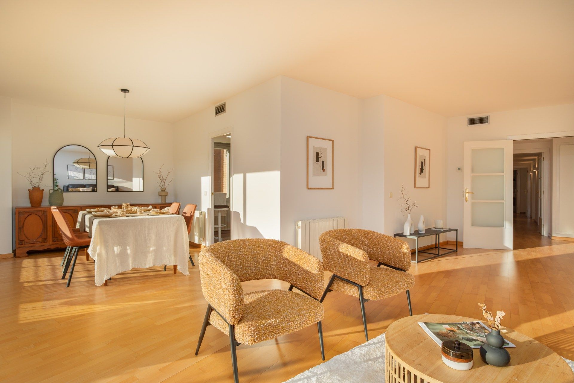 Living room of Flat for sale in Girona Capital  with Air Conditioner, Heating and Terrace