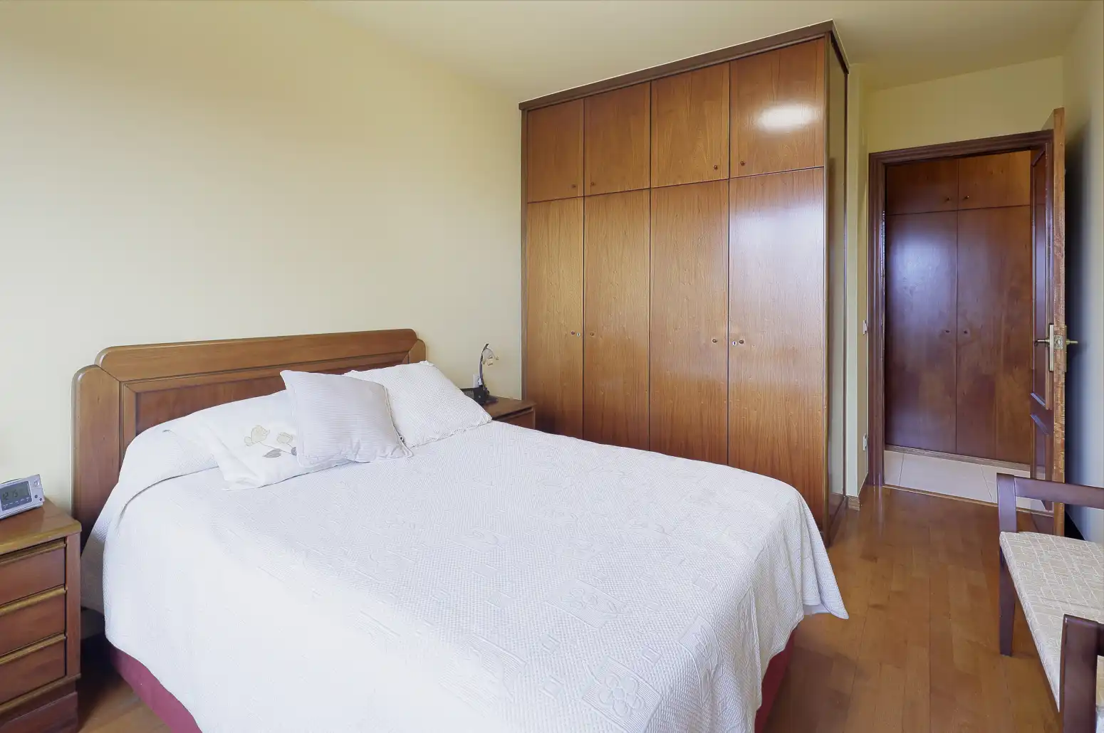 Dormitori de Pis en venda en Gijón  amb Calefacció, Parquet i Traster