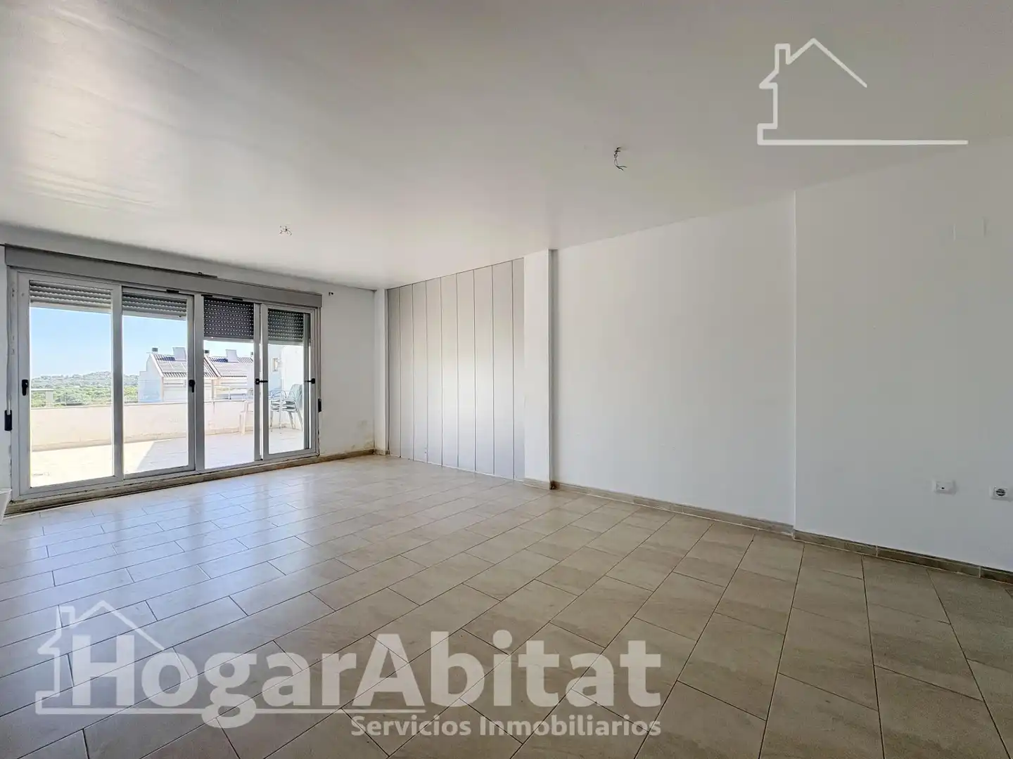 Sala d'estar de Àtic en venda en Vilallonga / Villalonga amb Terrassa, Balcó i Piscina comunitària