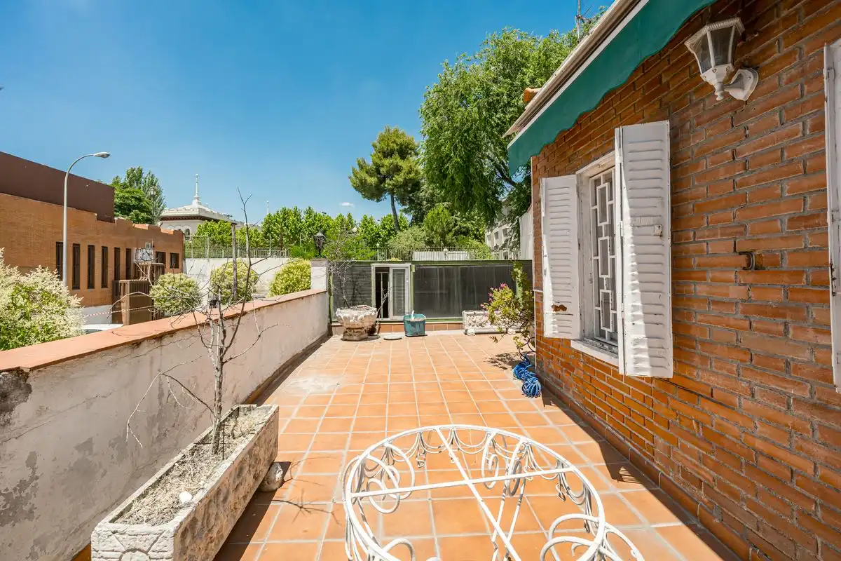 Terrassa de Casa o xalet en venda en Madrid amb Aire condicionat, Calefacció i Jardí privat
