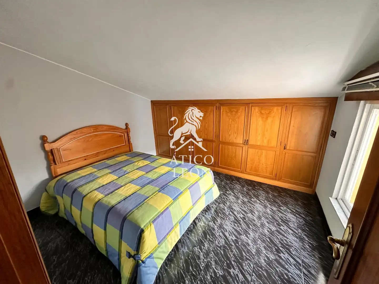 Habitación de Casa o chalet en venta en León Capital  con Calefacción, Terraza y Trastero