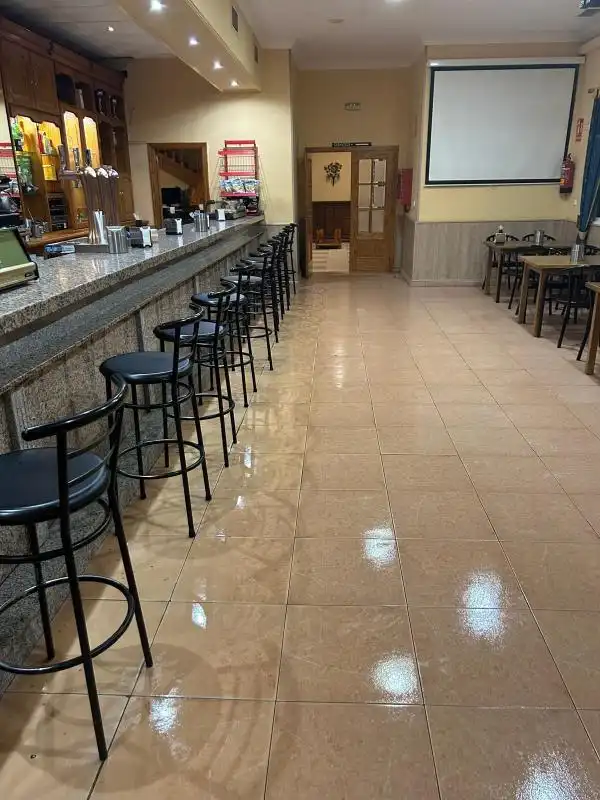 Local en venta en Navalvillar de Pela con Aire acondicionado y Calefacción