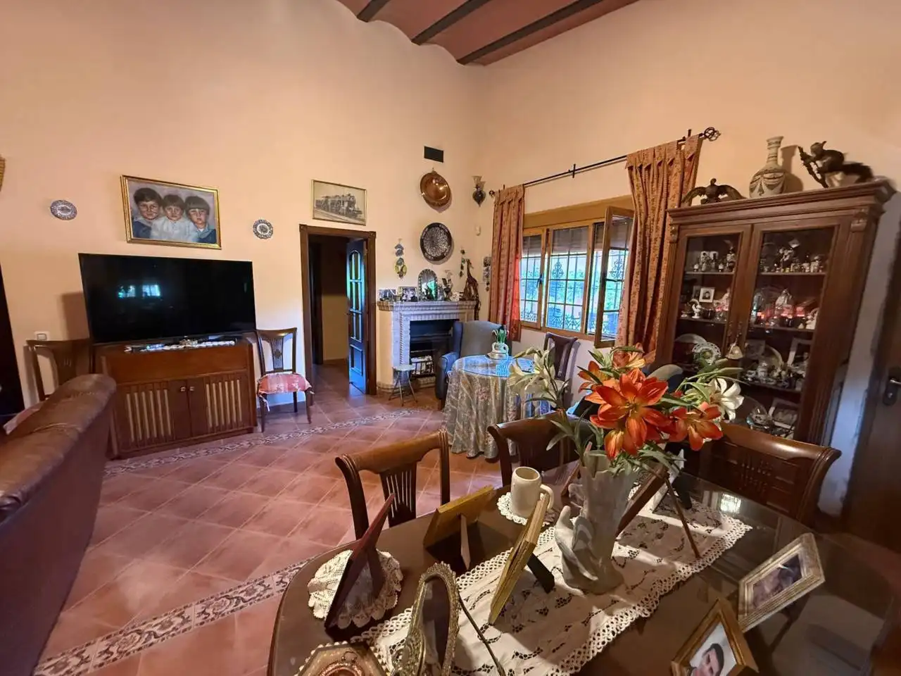 Sala d'estar de Casa o xalet en venda en La Rinconada amb Aire condicionat, Jardí privat i Terrassa
