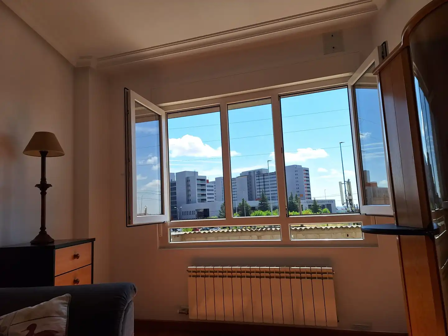 Bedroom of Flat for share in León Capital   with Heating, Parquet flooring and Storage room