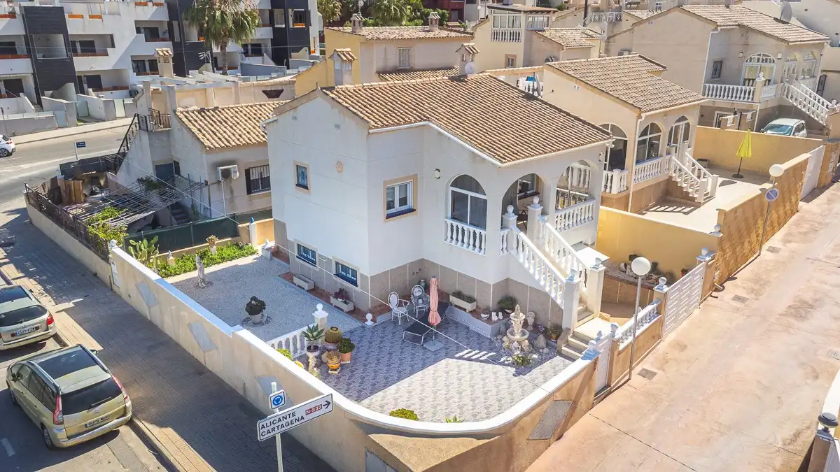 Vista exterior de Casa o chalet en venta en Orihuela con Aire acondicionado, Calefacción y Jardín privado