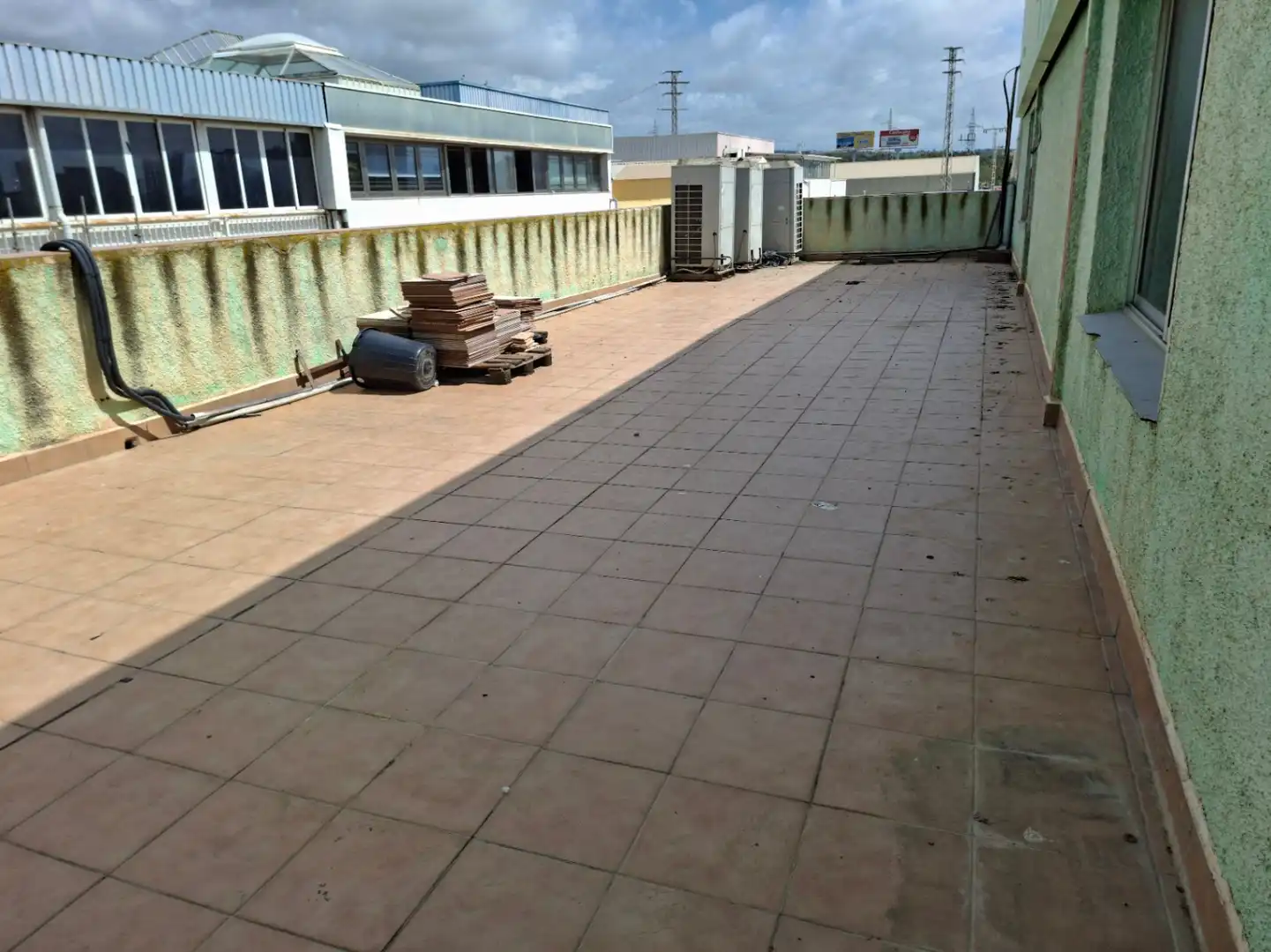 Terrasse von Fabrikhallen zur Miete in Finestrat