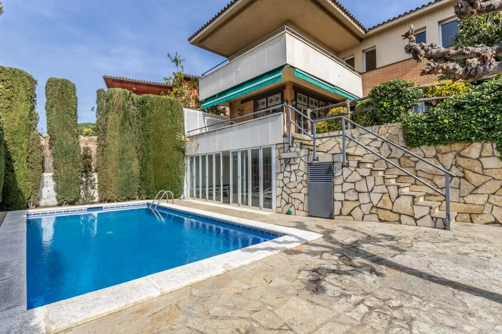 Casa amb piscina en venda a Garrofers 19