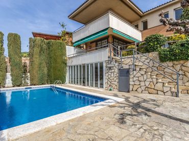 Maison avec piscine à vendre à Garrofers 19