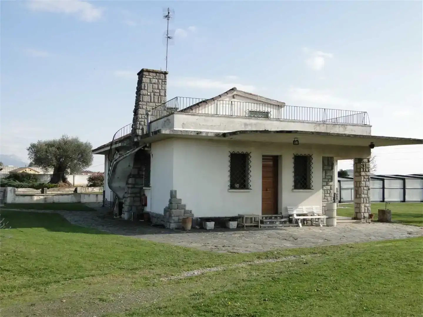 Vista exterior de Casa o xalet en venda en Haro amb Jardí privat, Piscina i Balcó