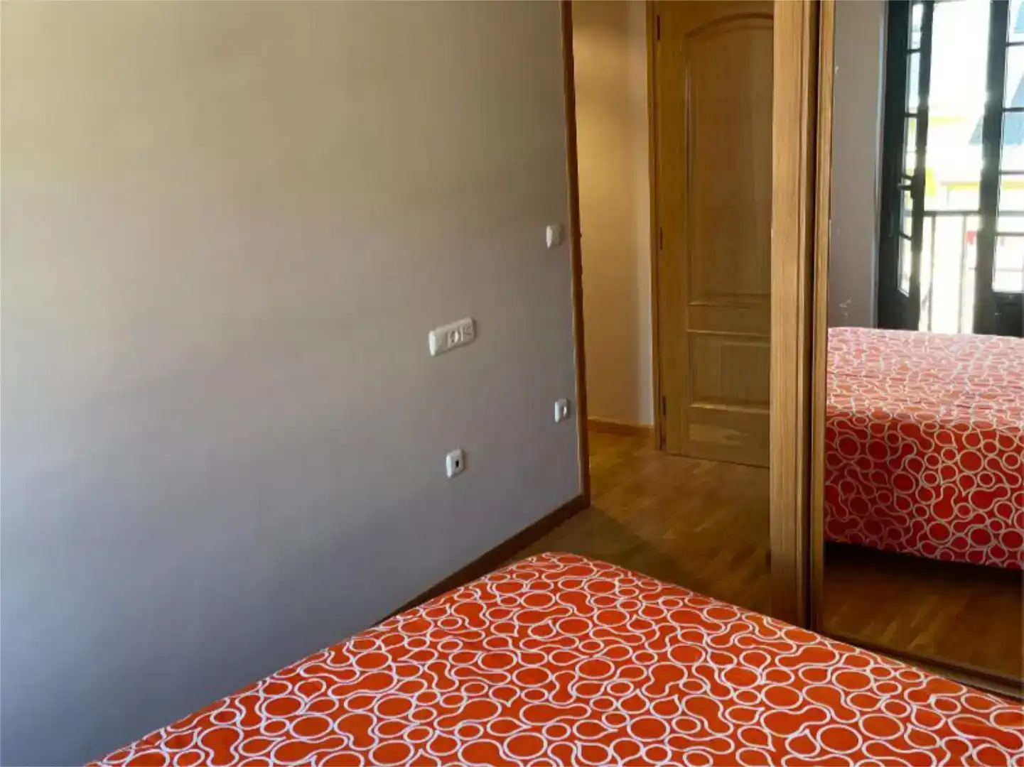 Schlafzimmer von Wohnung zur Miete in Castropol mit Balkon