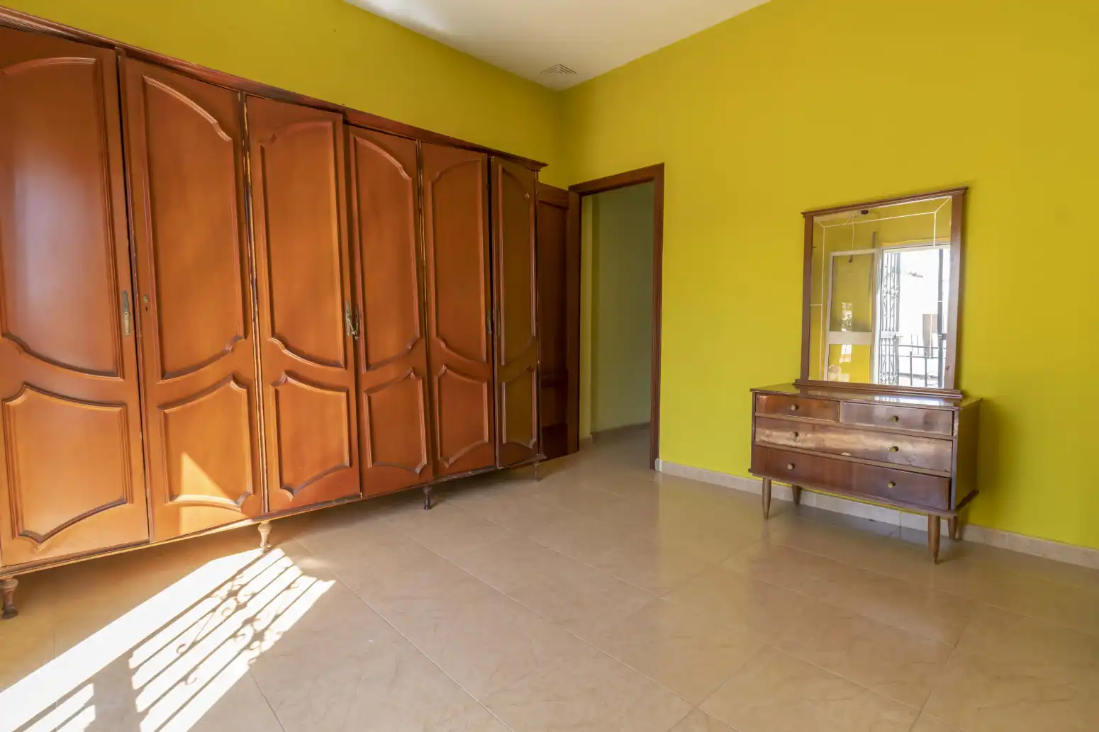 Habitación de Casa adosada en venta en Sevilla con Aire acondicionado