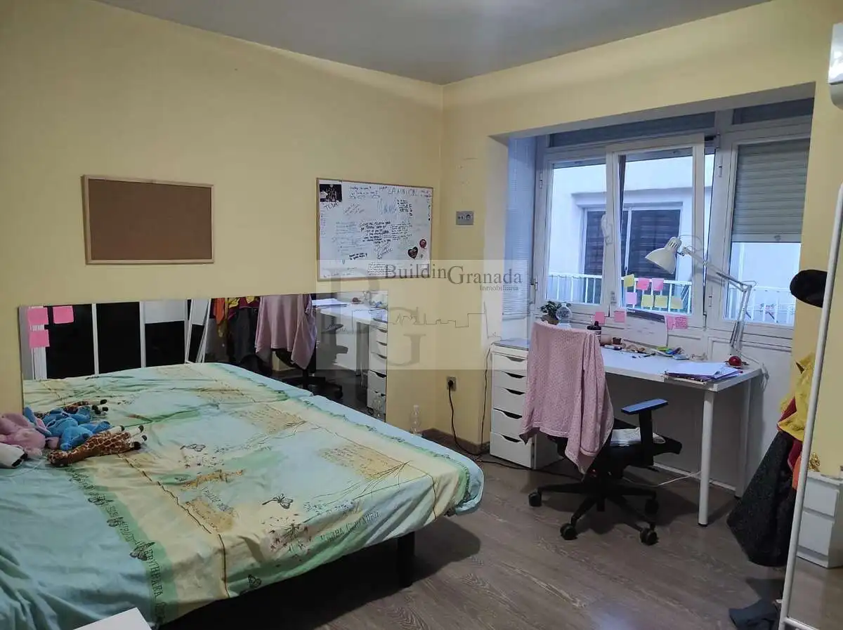 Habitación de Ático de alquiler en Granada con Calefacción, Amueblado y Microondas