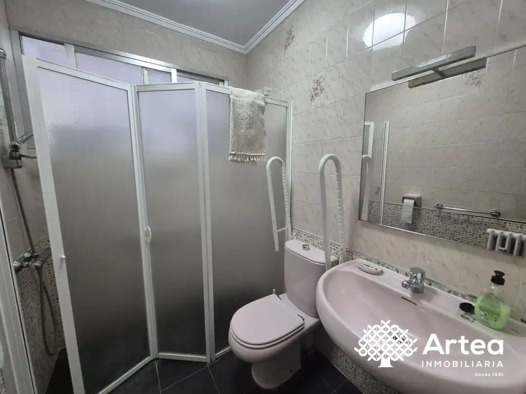 Bathroom of Flat for rent in Bilbao   with Heating, Oven and Washing machine