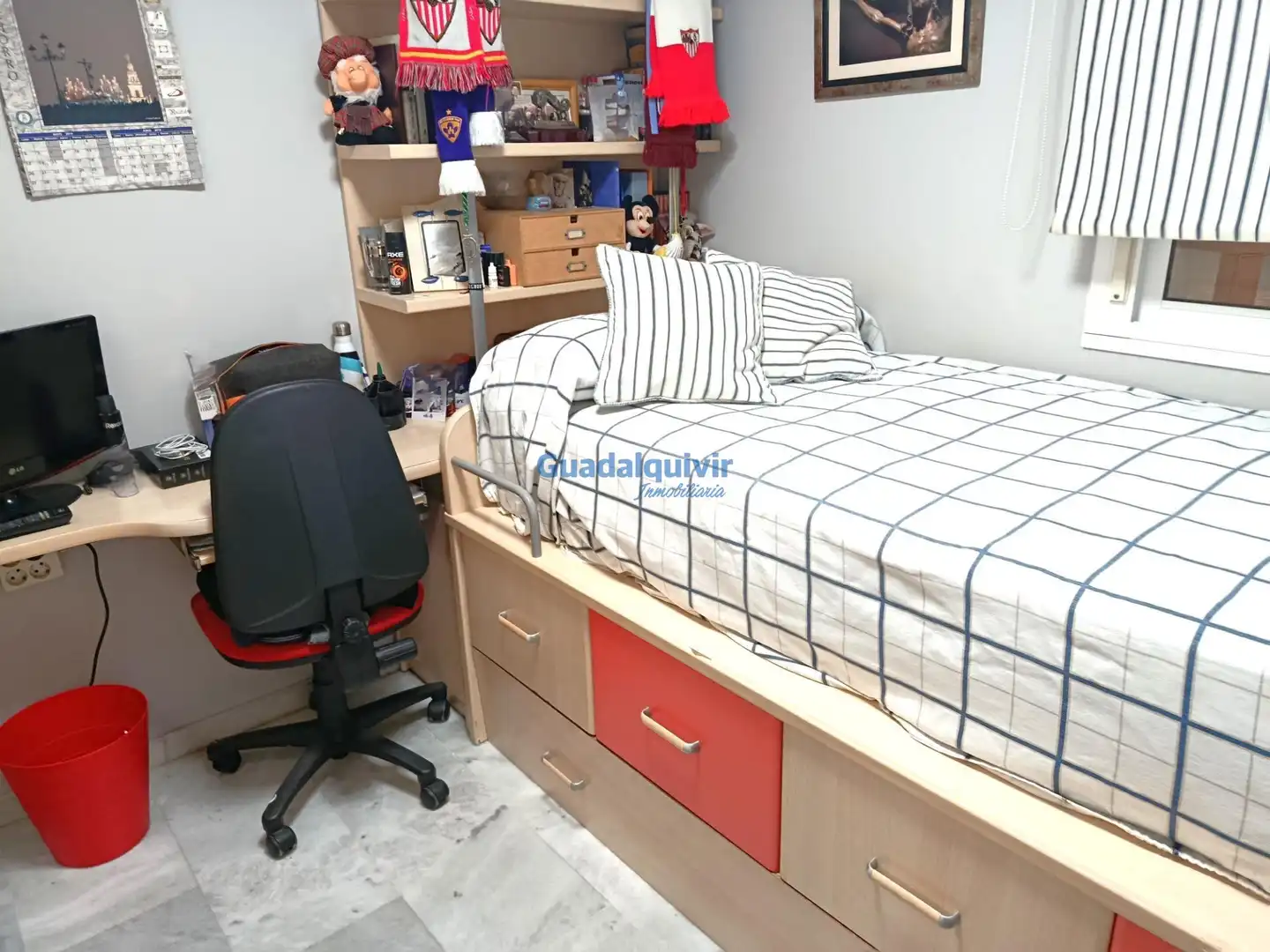 Habitación de Piso en venta en Sevilla con Aire acondicionado, Terraza y Trastero