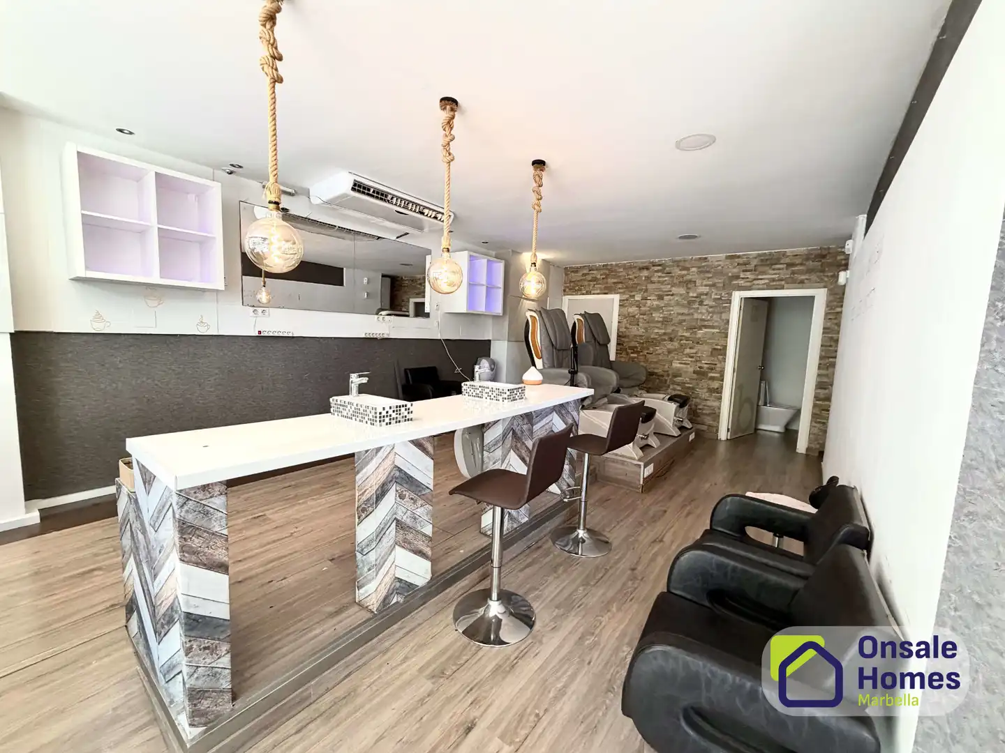 Commercial properties for transfer in Marbella  with Air Conditioner and Alarm