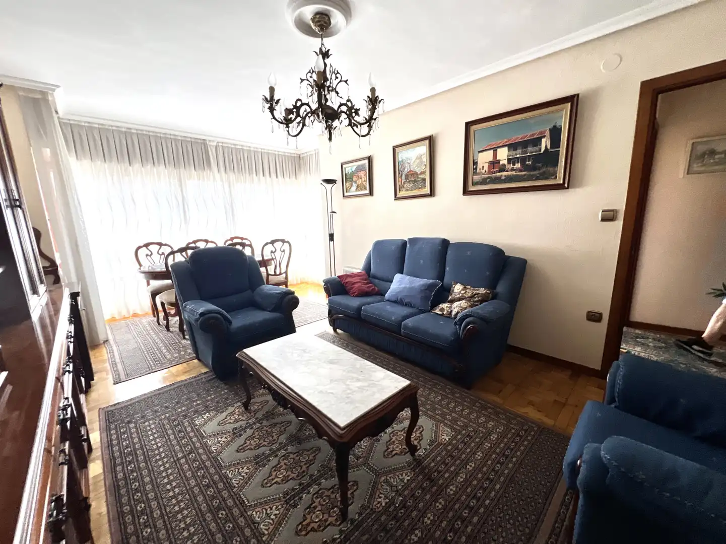 Sala de estar de Piso en venta en Cabezón de la Sal con Calefacción, Parquet y Amueblado