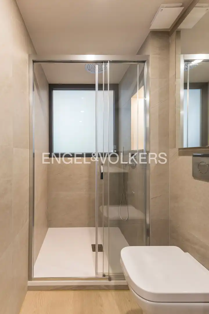 Bathroom of Apartments for rent in Madrid  with Air Conditioner and Heating