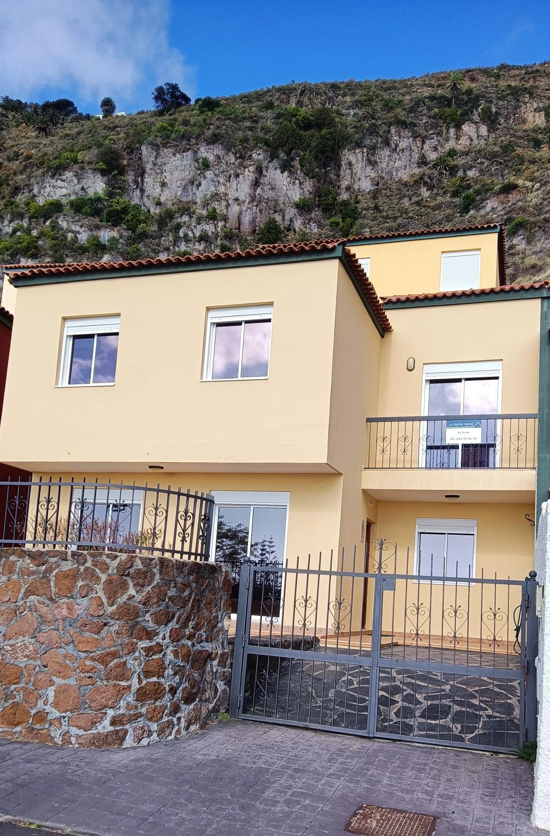 Exterior view of Single-family semi-detached for sale in Breña Alta