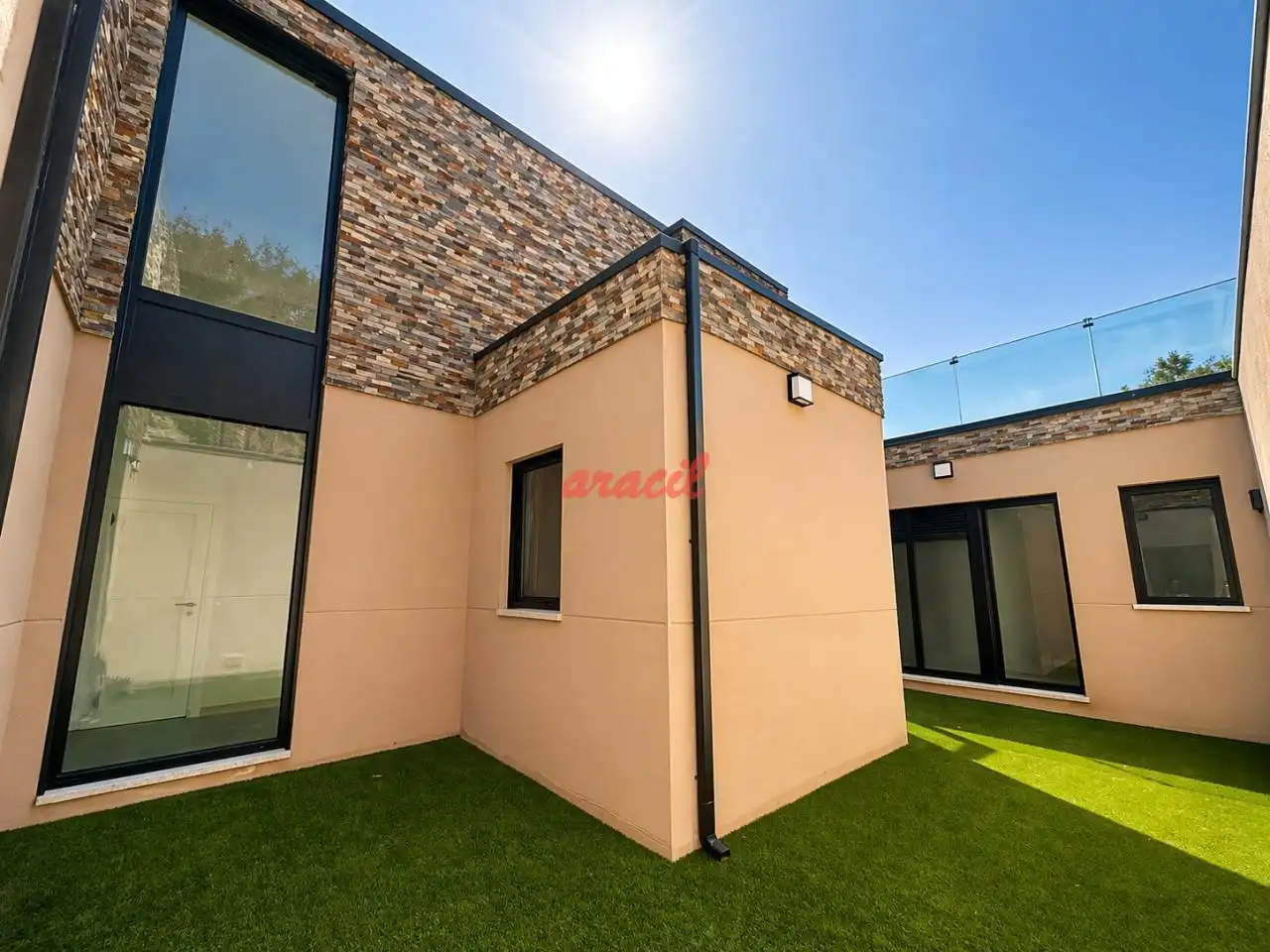 Vista exterior de Casa o xalet en venda en Barbadás amb Calefacció, Jardí privat i Terrassa