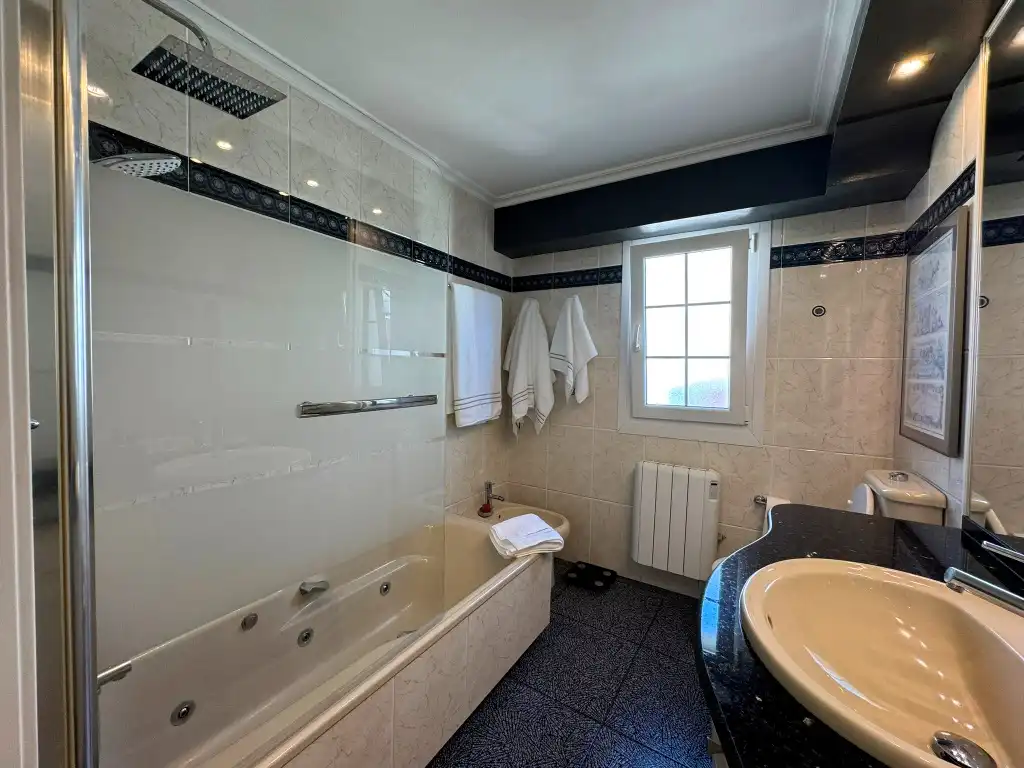 Baño de Piso en venta en Gijón  con Calefacción, Parquet y Horno