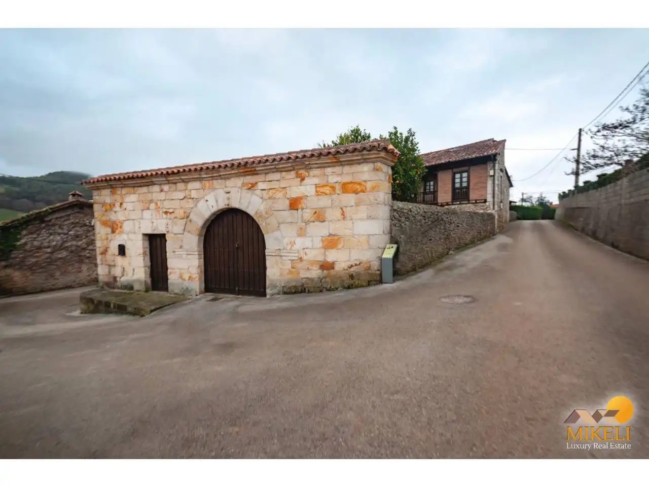 Vista exterior de Casa o xalet en venda en Alfoz de Lloredo amb Calefacció, Jardí privat i Terrassa
