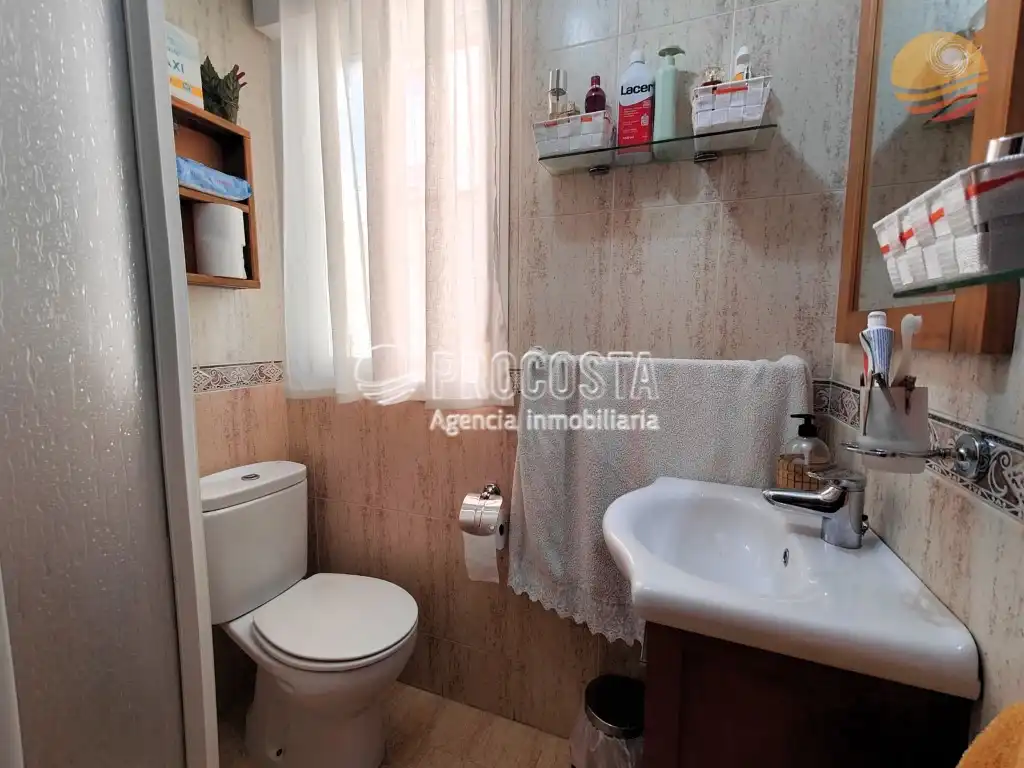 Baño de Casa adosada en venta en Almuñécar con Aire acondicionado, Jardín privado y Terraza