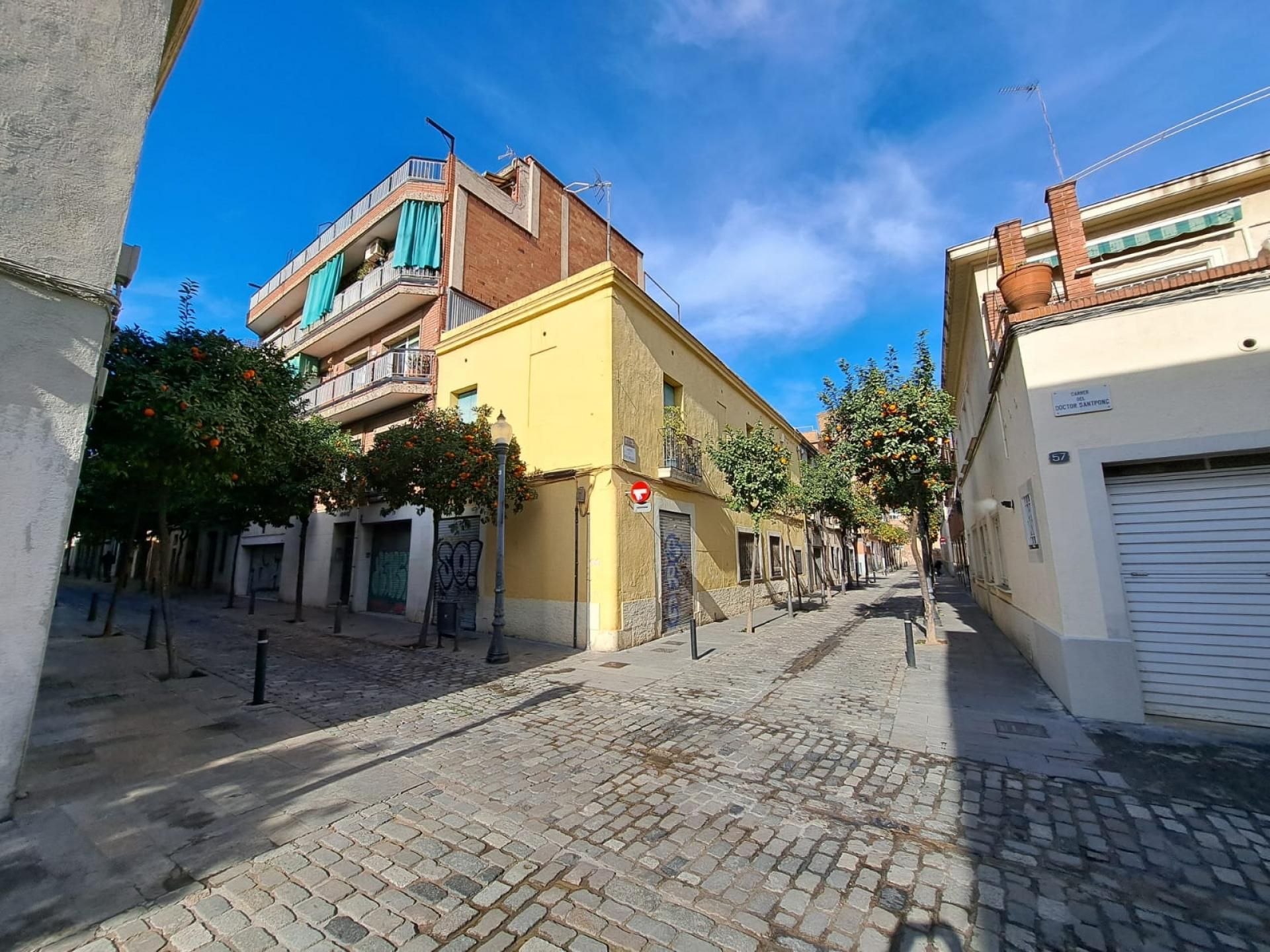 Vista exterior de Casa adosada en venda en  Barcelona Capital