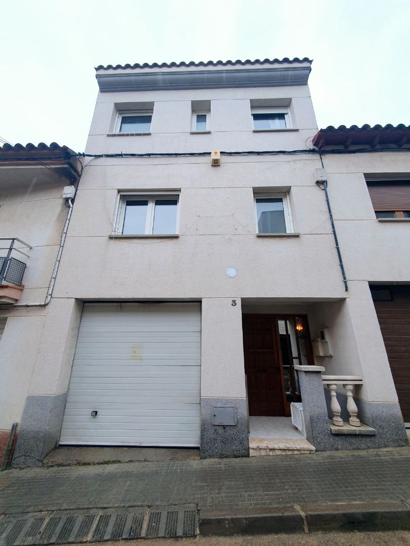Vista exterior de Casa adosada de lloguer en Torrelavit amb Aire condicionat, Calefacció i Jardí privat