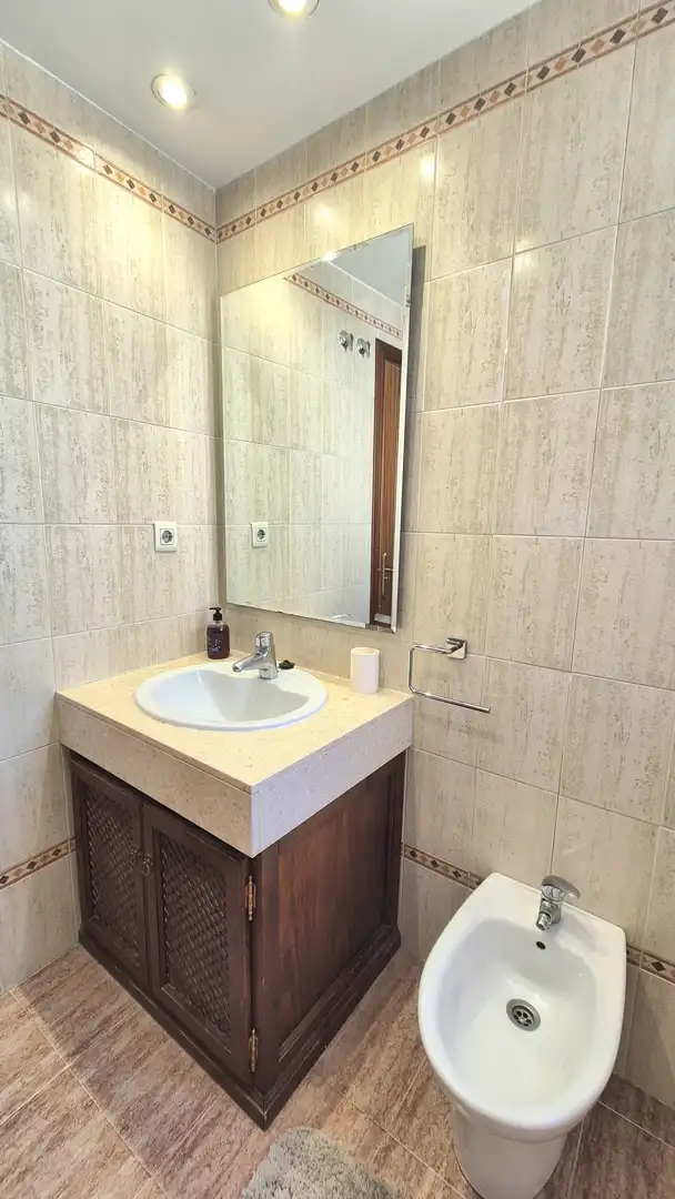 Baño de Ático de alquiler en Marbella con Aire acondicionado, Terraza y Trastero