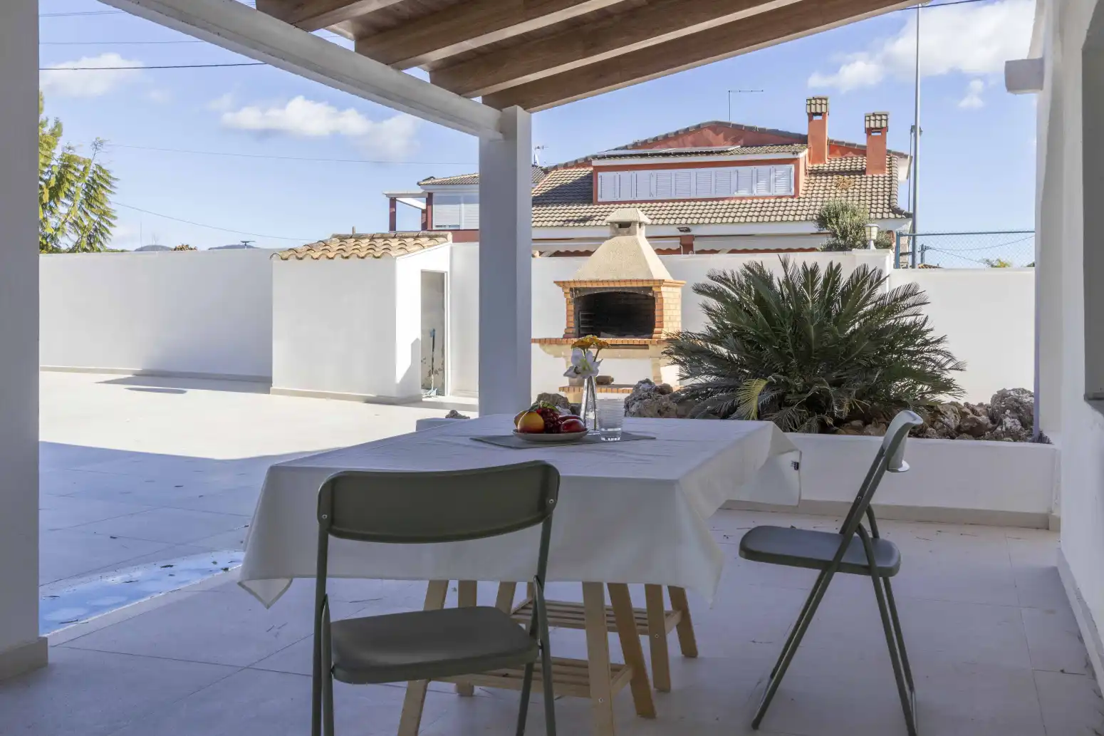 Terrassa de Casa o xalet en venda en La Pobla de Vallbona amb Jardí privat i Piscina