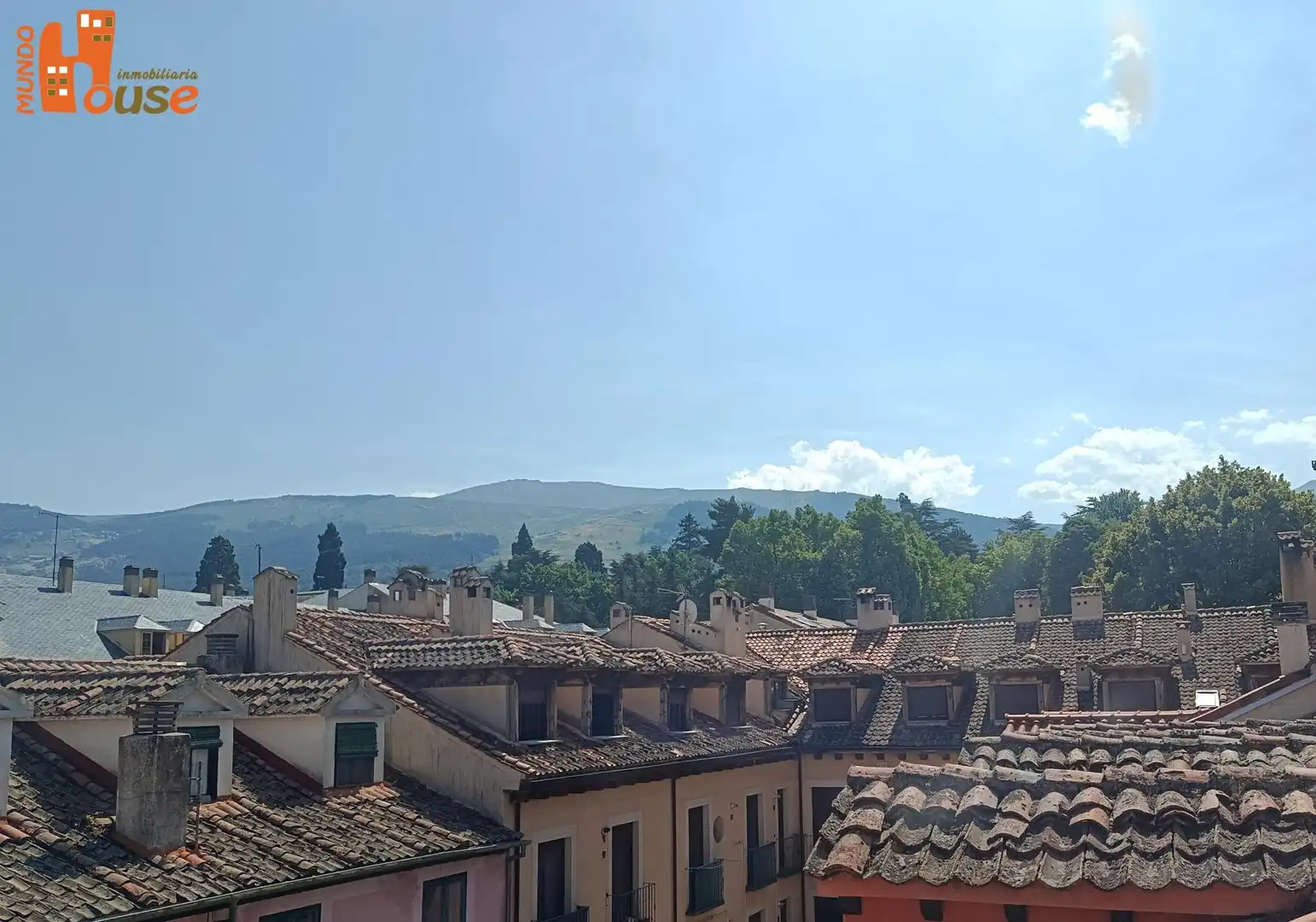 Vista exterior de Casa adosada en venta en Real Sitio de San Ildefonso con Calefacción y Amueblado