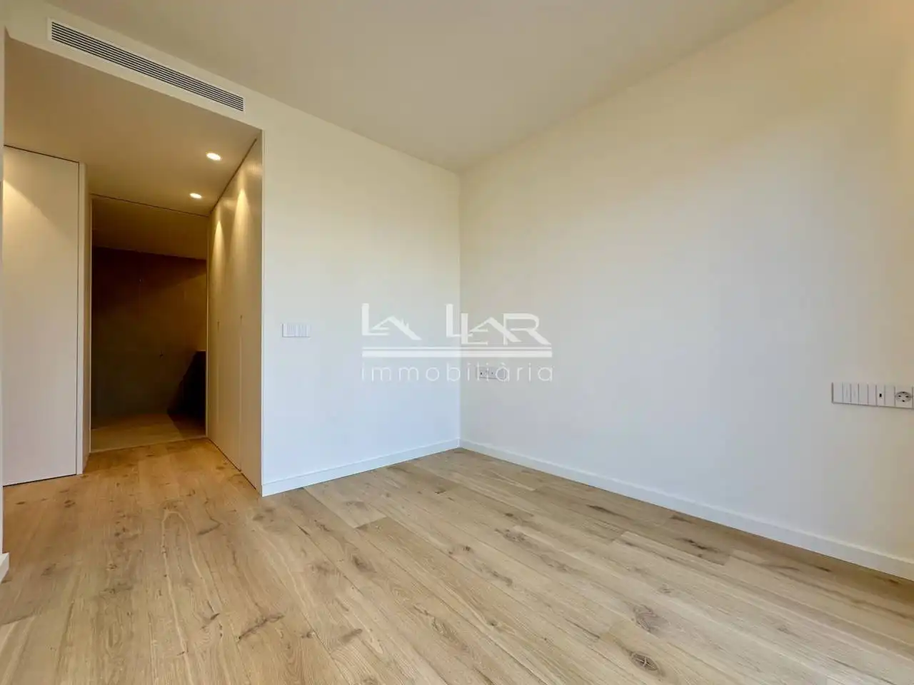 Bedroom of Flat for rent in Vic  with Air Conditioner, Heating and Parquet flooring